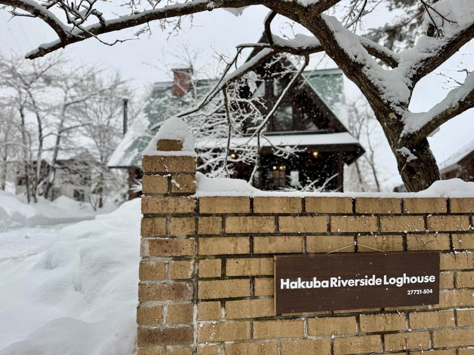 Riverside Loghouse *