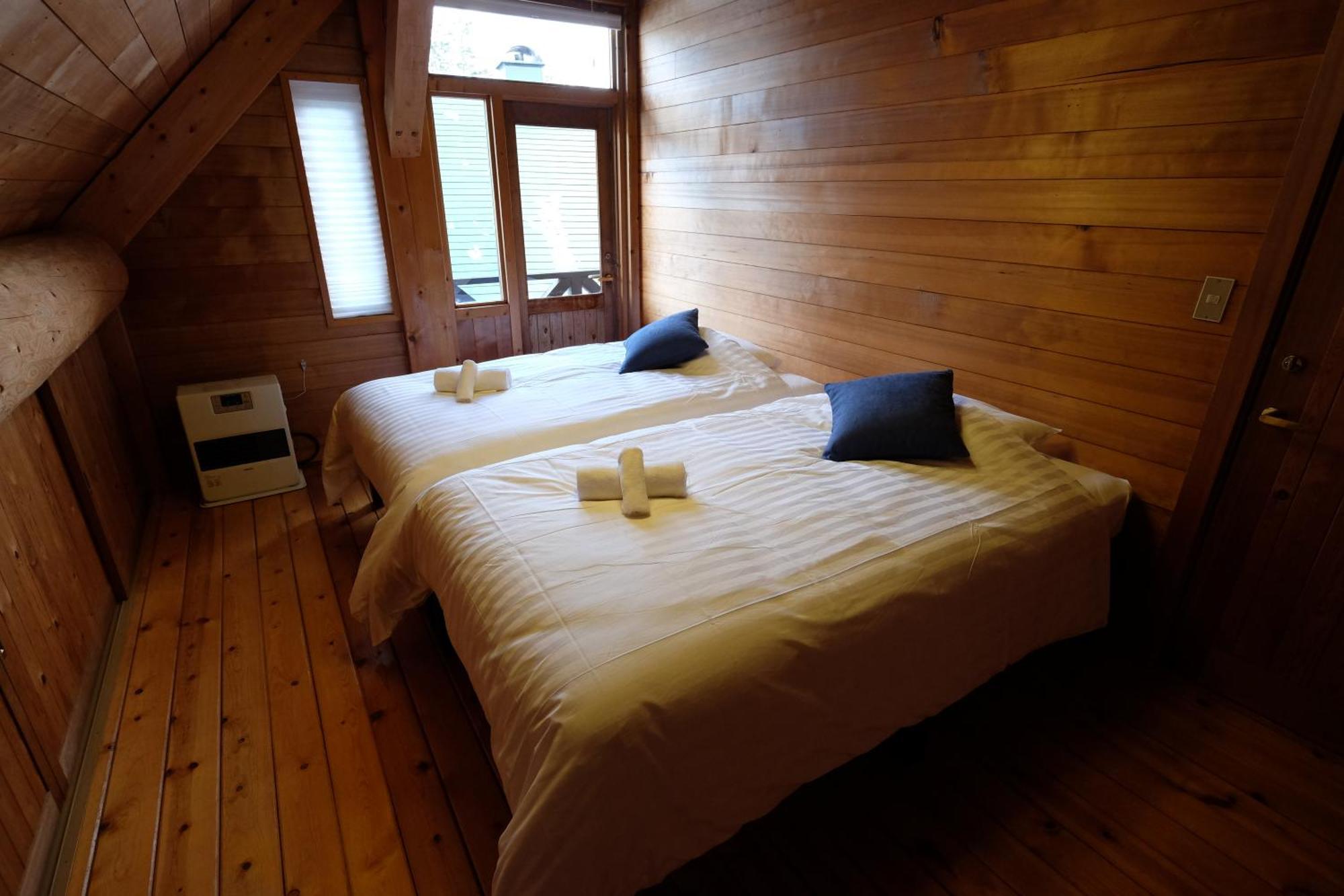 Riverside Loghouse Hakuba