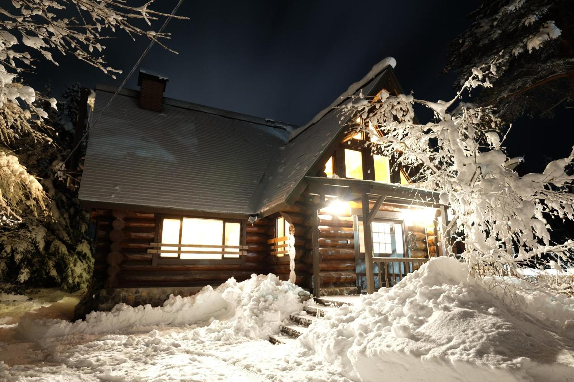 Riverside Loghouse Hakuba