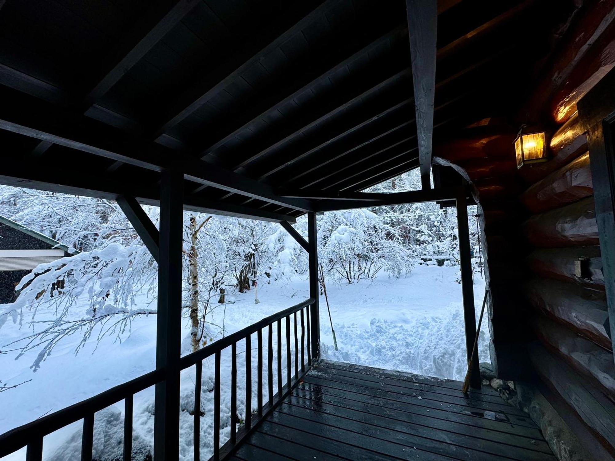 Riverside Loghouse Chalet