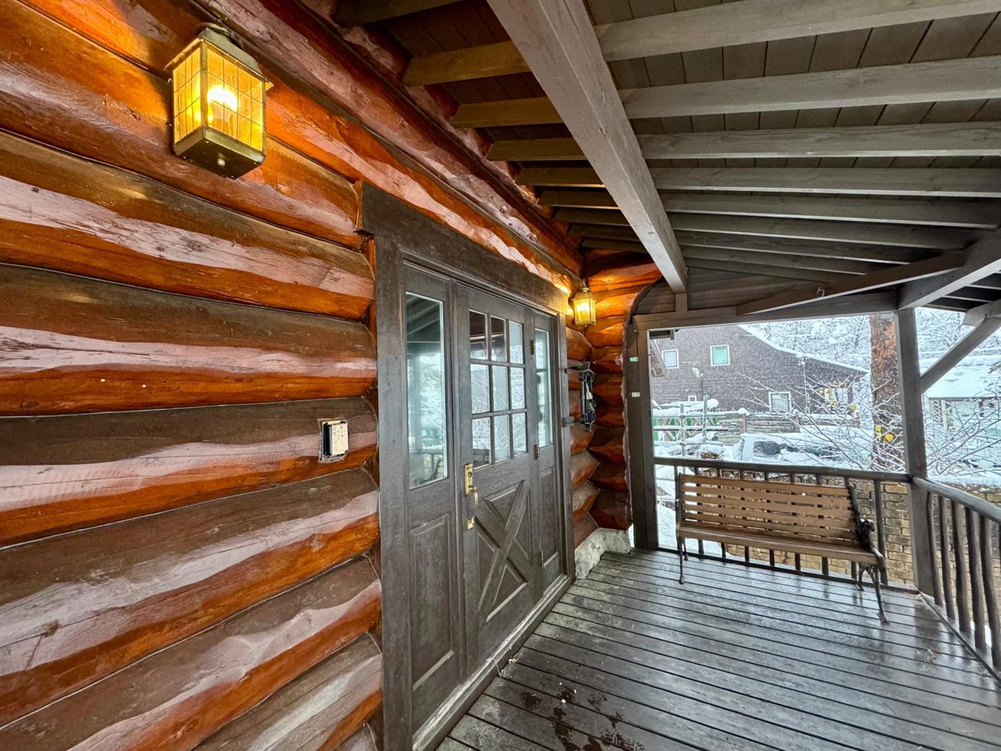 Riverside Loghouse Chalet *
