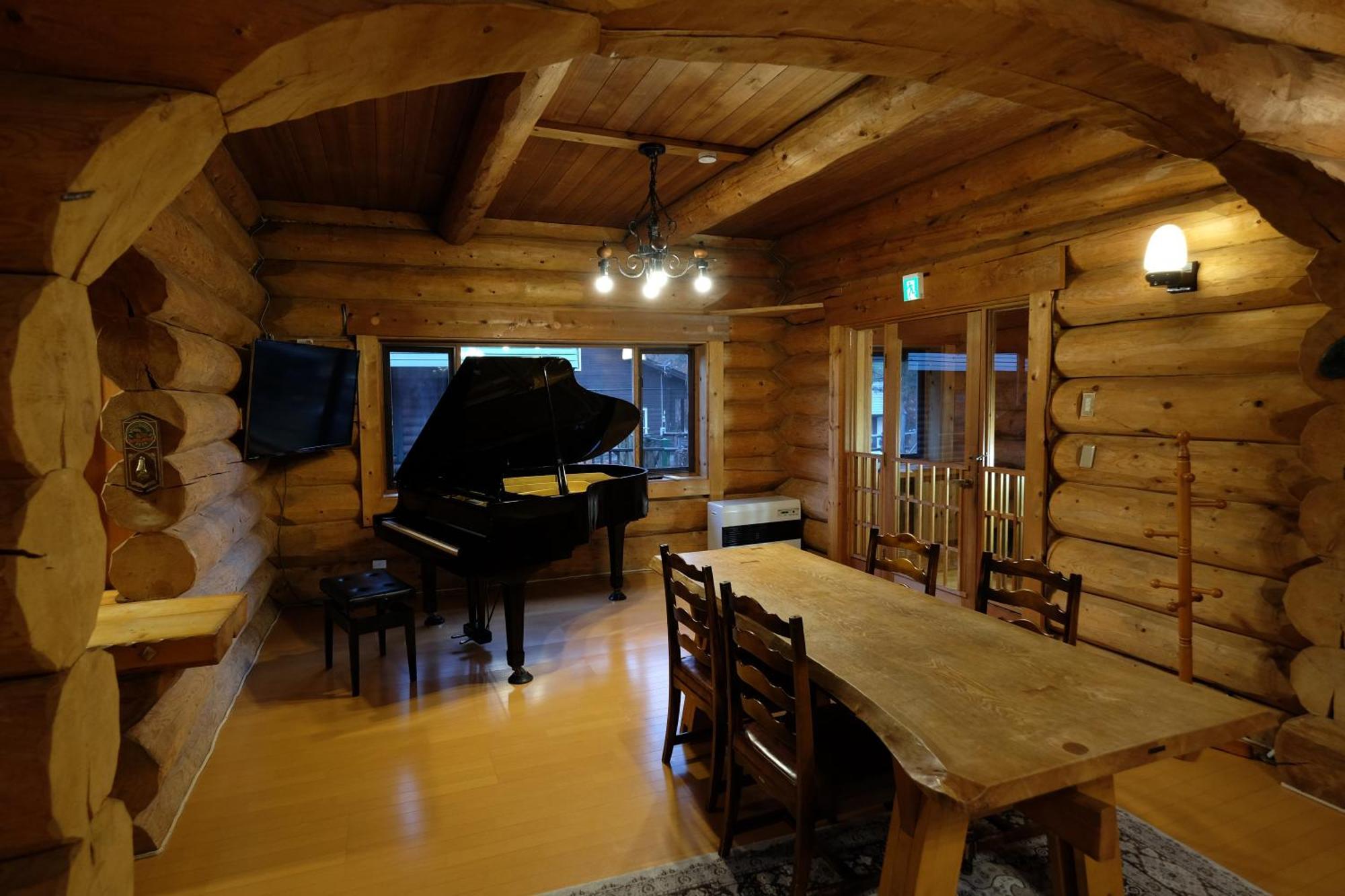 Riverside Loghouse