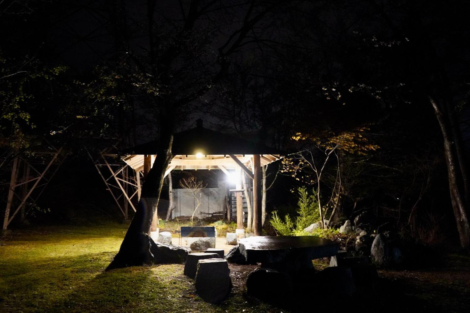 Riverside Loghouse *